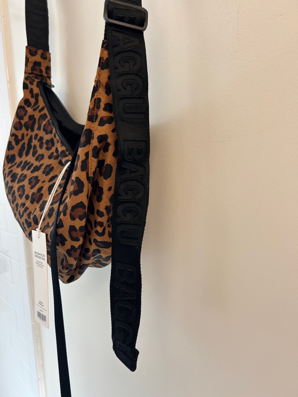 BAGGU Leopard-Print Medium Crescent Bag - NWT - Picture 4 of 5